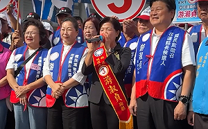 花蓮縣長參選人上台致詞假牙噴飛！牙醫揭假牙脫落3時機：「這種」最不妙