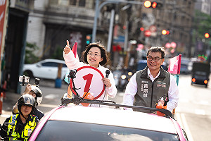 蘇巧慧「車掃」從選區出發 線上互動遊戲大爆發引萬人朝聖