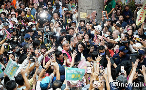 北市藍綠嚴重拉鋸！黃暐瀚分析5份民調：接下來是沈伯洋「上坡區」的開始  