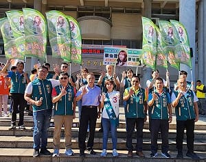 抽中3號玩諧音梗！蔡怡萱邀鄉親口號接龍 「豐后靠3」 王世堅明來相挺