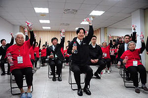 視察宜蘭長照2.0 賴揆盼完善制度提供長輩服務
