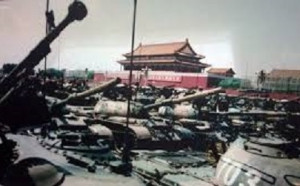 洪聖斐觀點》為六四鎮壓喝采的東德共黨垮了 跟不上形式的藍白也會被現實懲罰