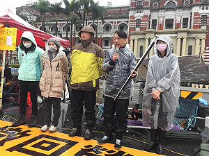 被警強拆遮雨棚 時力籲政府出來面對民意