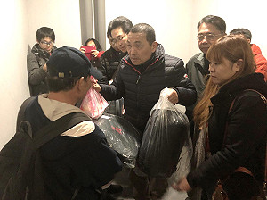 侯友宜動員3千人防寒大作戰 助街友渡寒冬