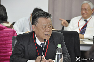 勿淪高學歷野蠻人！世新校長吳永乾勉畢業生提高「言質」