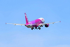 樂桃客機落地時爆胎 福岡機場暫關閉跑道