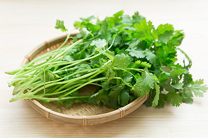 清明應景食材抽驗 香菜農藥殘留超標遭罰