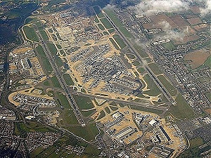英未經同意搜查俄客機 將機長鎖在駕駛室