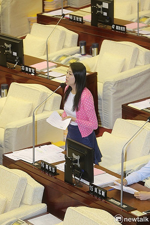 「你也買禮物給柯媽」 闕枚莎要求柯P重啟敬老金