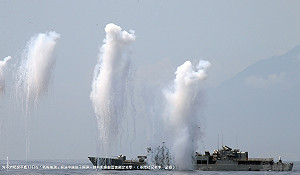 國軍操演》首次登艇校閱 總統：聯合軍演 並非與對岸互別苗頭