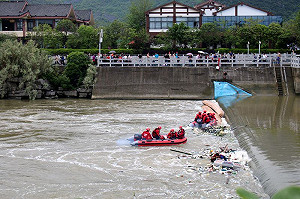 廣西桂林龍舟翻覆增至17死 2負責人扣留調查