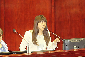 熊讚新造型傷熊粉？ 美女局長好納悶