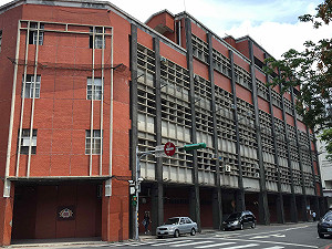 天降磁磚心驚驚 建築修繕慢恐傷行人