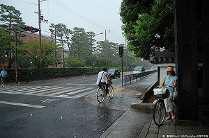注意鋒面接近！外出攜帶雨具嚴防大雨