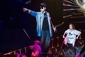 陪歌迷一同吃雞！林俊傑演唱會大玩《絕地求生》