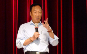 郭台銘：五年內不退休 股價200承諾不變