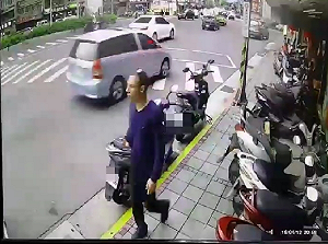 不安分的洋腸! 加拿大色狼公車捏臀性騷 三度遭逮