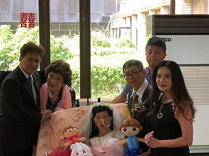愛情長跑17年 賴謹添病床前娶癌末妻