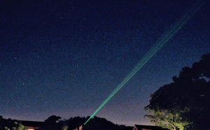 每小時150顆美翻流星飛過！夏夜英仙座流星雨壯麗登場