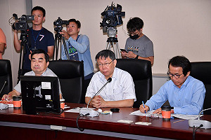 趕上班前登記 柯P強調：保持正常心