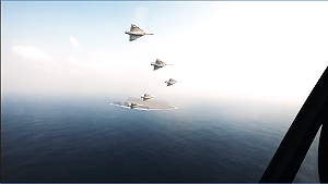 國慶預演！5架幻象戰機飛越總統府航空迷搶拍