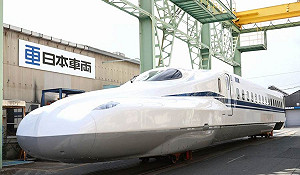 日本新幹線新車廂N700S亮相 斷電後仍可行駛8Km