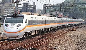 台鐵出包連環爆！出軌、倒退嚕、太魯閣卡隧道 1日三出包