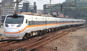 台鐵出包連環爆！出軌、倒退嚕、太魯閣卡隧道 1日三出包