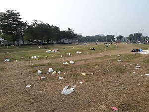 還是不理嗎？韓國瑜鳳山造勢遭網友爆卦留下滿地垃圾