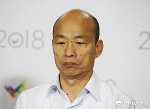 韓國瑜陷藍色蜘蛛網？黃創夏建議公賣局推出「心經高梁酒」