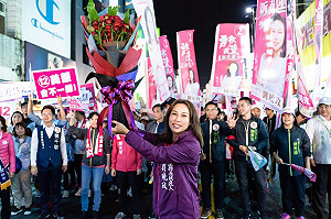 花蓮選戰民進黨劉曉玫宣布敗選 支持者不捨落淚