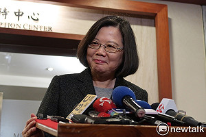出席小英志工團尾牙 蔡英文交付「新年三大任務」