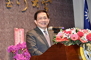 管中閔首次主持台大校務會議 自認：粉身碎骨渾不怕