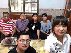 政壇夫妻檔春節南北趕場 卓冠廷和洪慈庸準備迎接豬小妹