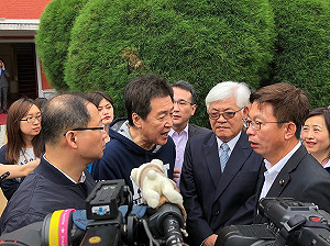 藍委力阻李進勇人事案 在立院上演我跑你追