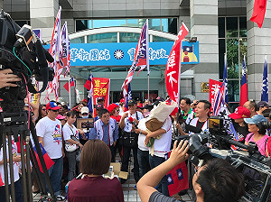 韓粉突襲！遞6萬份挺韓連署 籲「徵召式民調」推最強人選