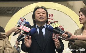 柯拋自購疫苗嗆王必勝沒貢獻  王世堅怒批：炒作聲量  戴上口罩閉嘴！
