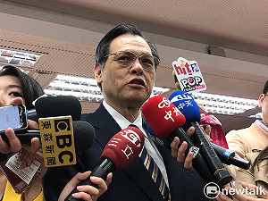 郭台銘抱媽祖拋「台灣屬中國一部分」 陳明通：無法回答神明問題