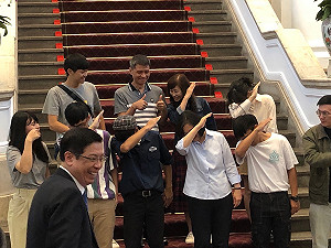馬克宏之後 蔡英文比DAB嘻哈手勢燦笑