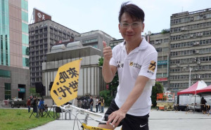 郭董拋出「兩個中國」　徐永明：心中有北京警總，政見辯論玩假的