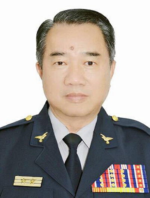 高市員警未經申請出國33次 記兩大過免職