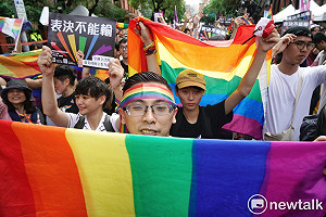 三讀通過婚姻專法 陳其邁感性：共同見證改變歷史的一刻