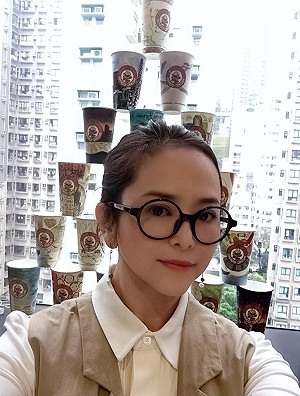 葉蘊儀聲援被脫褲少女 民眾帶內褲警署前討公道