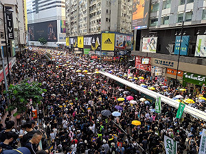 香港第三波疫情爆發 老人安養爆院群聚感染