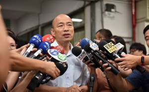 柯文哲嘲陳菊是比較肥的韓國瑜 韓笑回：哈哈、謝謝