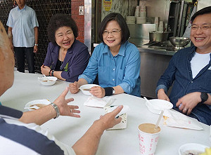 邀小英品嘗「高雄味」 陳菊：最大港的人情味