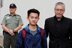稱不知台灣對政委身分敏感 管浩鳴2度向徐國勇道歉