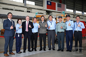 嚴德發專程訪視漢翔 盼完成「國機國造」重要任務