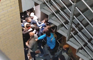 約克大學爆發激烈衝突 SAIA闖入校園抗議