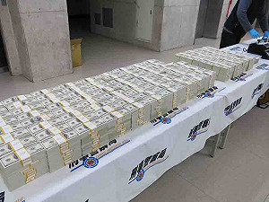 破獲國內史上最大假美鈔案 犯嫌稱舊型的小型驗鈔機能通過